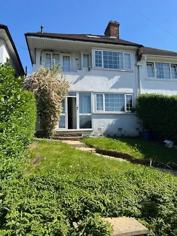 4 To 5 Bedroom Beautiful Holiday Home London Sleeps 8-Central Links