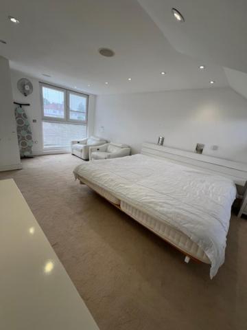 4 To 5 Bedroom Beautiful Holiday Home London Sleeps 8-Central Links Londres