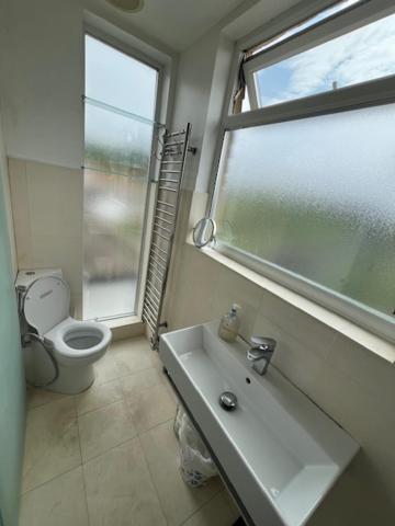 Casa de férias 4 To 5 Bedroom Beautiful Holiday Home London Sleeps 8-Central Links