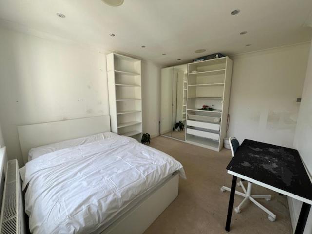 4 To 5 Bedroom Beautiful Holiday Home London Sleeps 8-Central Links Casa de férias *